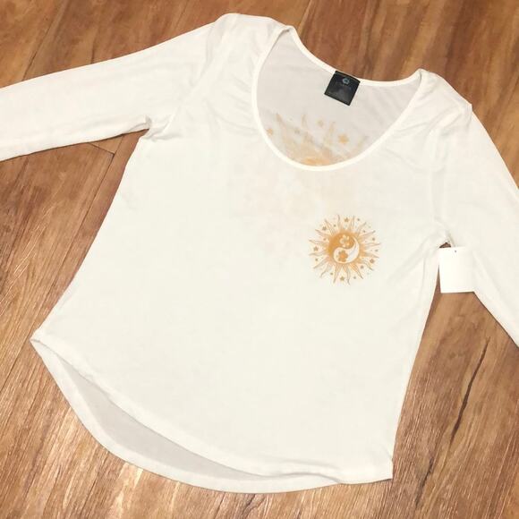 Stunner California White Long Sleeve Top with Golden Yin Yang Size Medium - Picture 1 of 7